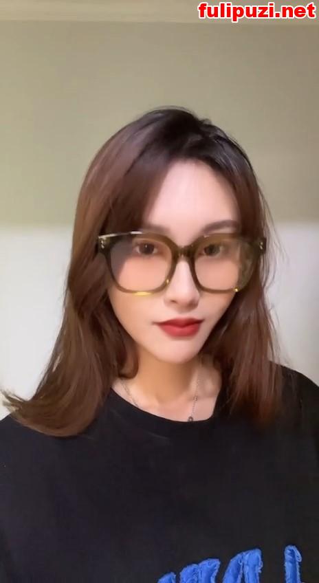 高颜值露脸极品长腿车模女友做爱流出 卖力口交口暴后展示给男友看满嘴精液【18P+3V/2.63G】