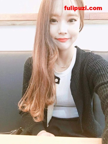 反差女友人前文静可爱私下情欲母狗性奴 狗链跪地爬行乞求主人射嘴里【26P+1V/1.1G】