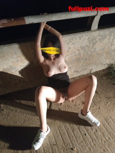 推特极品良家！女友潇潇（小雪）大尺度啪啪啪自拍合集【910P+61V/11G】