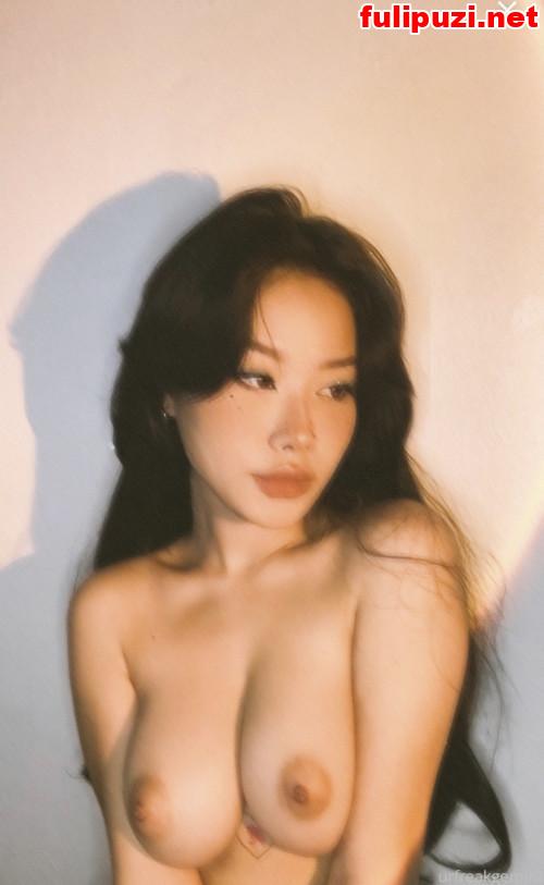 OnlyFans泰国网黄【urfreakgemini】福利合集 极品超模身材颜值玩的也是非常开放！【130P+83V/2.01G】