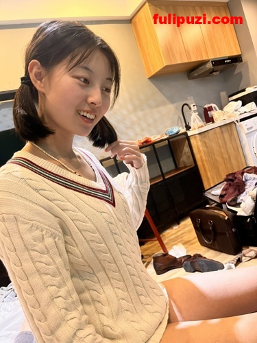 中国民航大学美女崔洁被土豪包养3P泄露 口技不错呻吟好听完美露脸【10P+1V/1.34G】