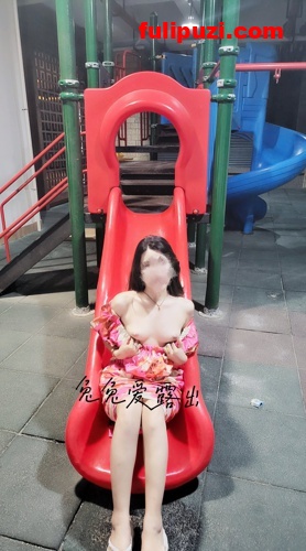 力荐！户内户外火车商场无处不露！ 推特完美身材女神【兔兔爱露出】惊艳神作【703P+14V/322M】