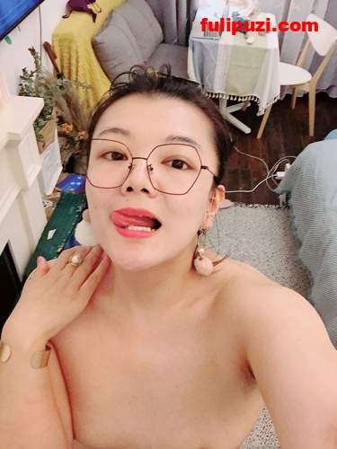 极品绝版首发！艺术和色情一起搞！身材丰满的露脸一线天骚B【画家洋洋】大尺度私拍20套合集【1669P/391M】