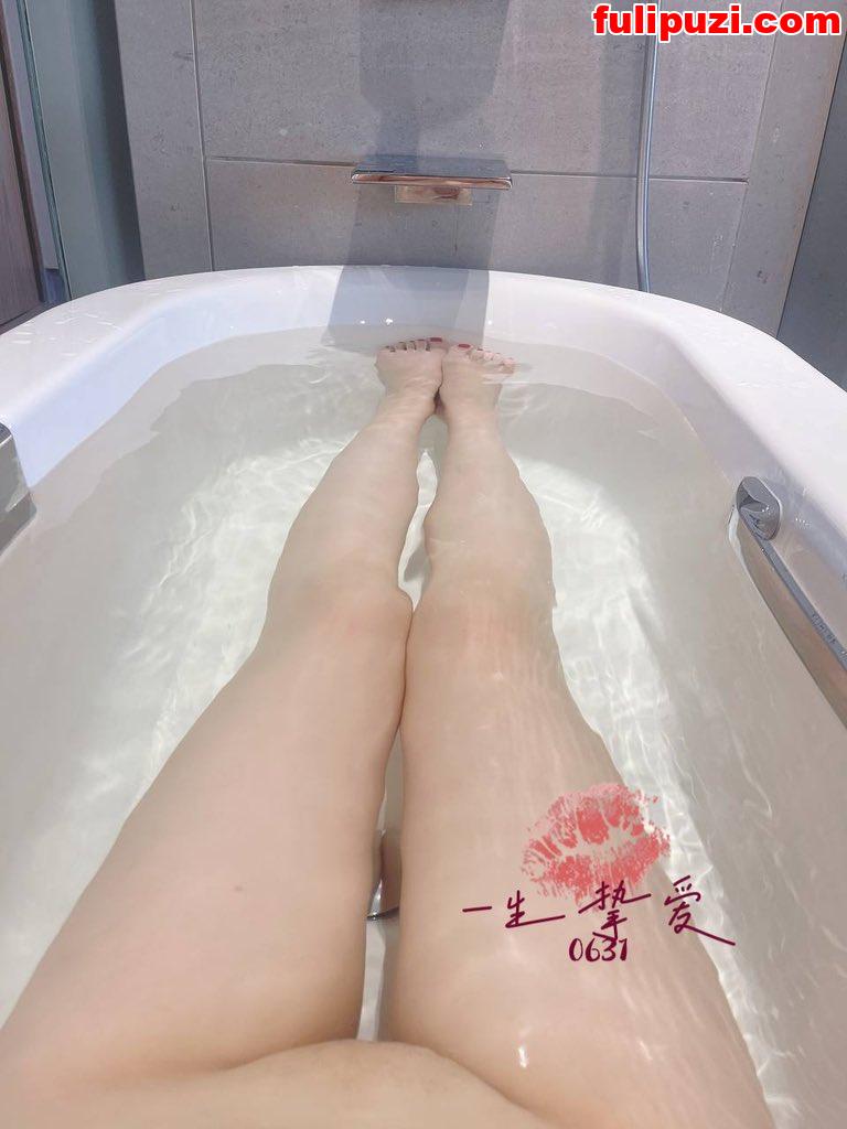 推特丰满淫妻【一生挚爱】福利合集 花样频出3P女女KTV给单男口交【592P+85V/510M】