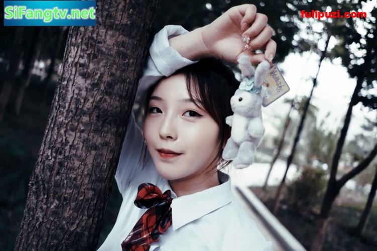 【极品反差婊】淫荡性奴母狗【辉夜姬】群P颜射口交调教【50P+28V/2.98G】