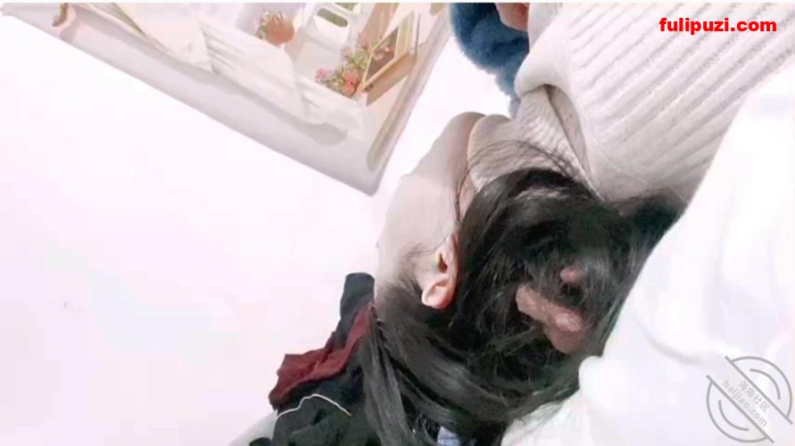 收费论坛超强乱伦首发！喝酒玩色子终于上了垂涎已久的会蹦迪的性感骚嫂子【203P+18V/1.77G】
