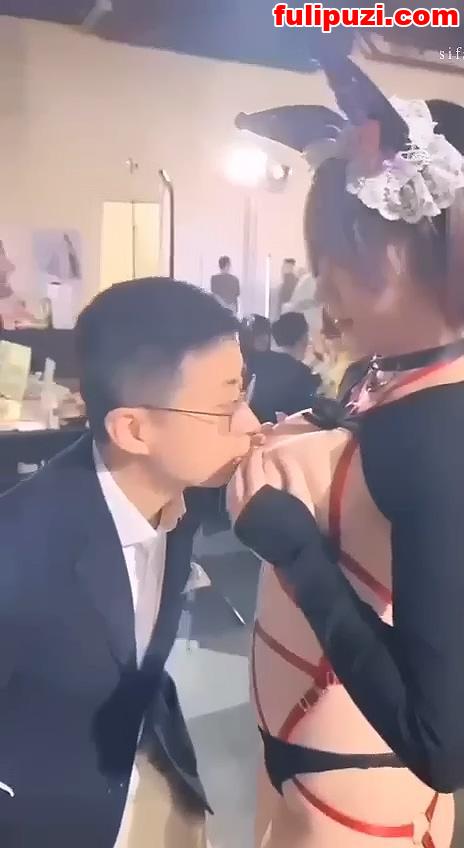 各地区成人展超大尺度 女优助阵cosplay诱惑全裸走秀【186V/94G】