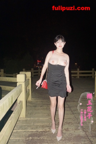 草榴女神樱玉花子国庆献礼新作！漂亮的花子国庆前广场红绿灯露脸外拍漏出【30P/33M】
