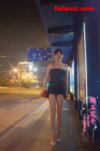 草榴女神樱玉花子国庆献礼新作！漂亮的花子国庆前广场红绿灯露脸外拍漏出【30P/33M】