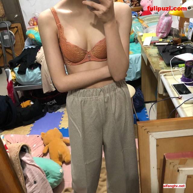 露脸美女薛晴晴私密图影泄密 卖力吃鸡被射一脸精液【14P+4V/299M】