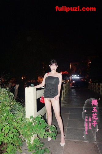 草榴女神樱玉花子国庆献礼新作！漂亮的花子国庆前广场红绿灯露脸外拍漏出【30P/33M】