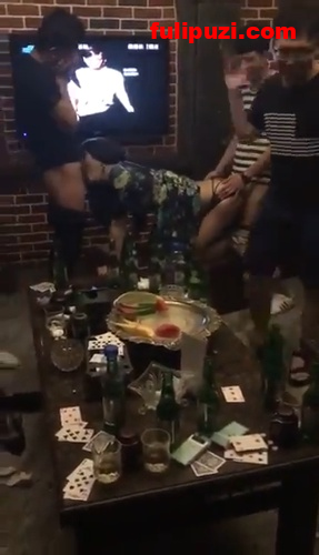 推特【奇闻异事】猎奇小视频合集3 kTV前后夹击伴着音乐3P！ 【321V+11P/1.06G】