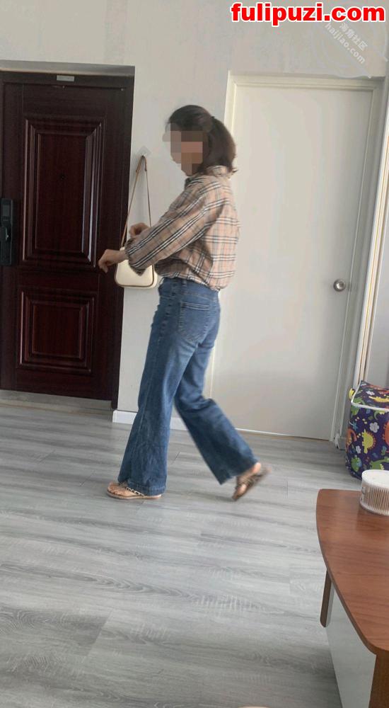 海角【灌满妈妈的每一天】乱伦合集 陪妈妈过生日红酒果酒齐上阵醉奸妈妈【166P+11V/1.22G】