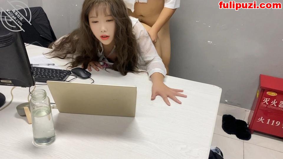 海角【舅妈的爱情故事】乱伦合集 办公室在女同事背后刺激偷操舅妈【212P+9V/1.95G】