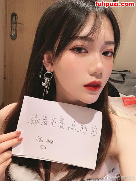 极品福利姬【快点亲亲我吖】套图合集 高颜值大长腿全裸露脸自拍【417P+2V/3.8G】