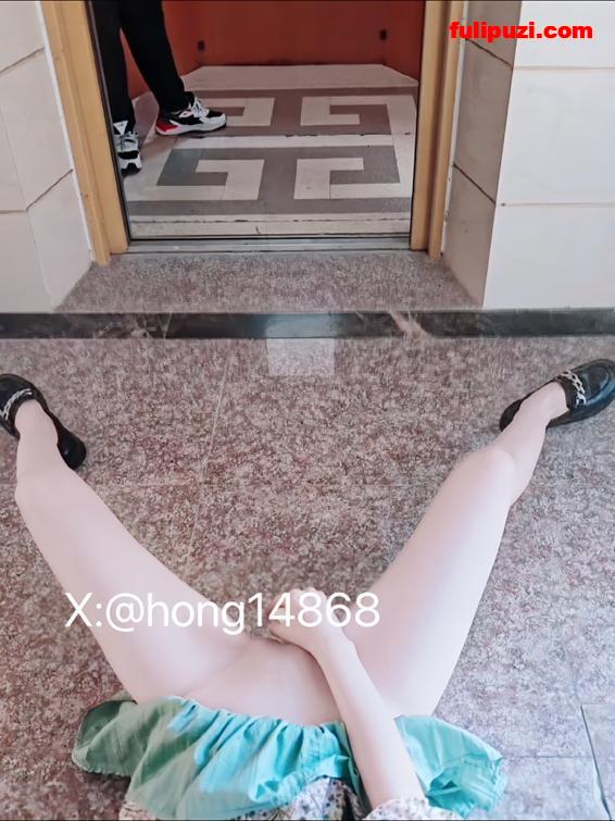推特反差医生【hong14868】淫荡露出 社死任务抱起M腿骚穴对着晨练大叔【33P+110V/202M】