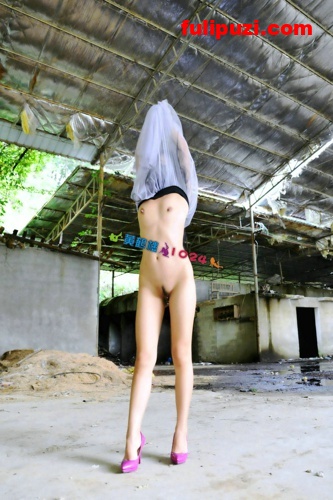 户外露出放尿秀阴环！ 170+极品身材小母狗【蓝色黄鹤楼】劲爆福利【255P/265M】