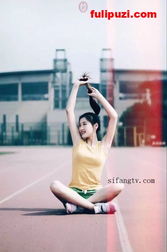 【大学萌妹定制自拍系列2】挺有气质的大学车模美女【90P+10V/1.4G】