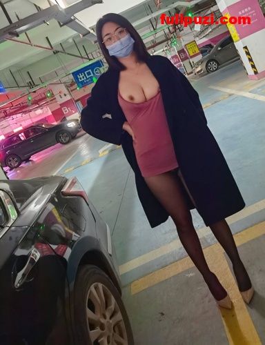 微胖天花板！ 超级反差的眼镜妹【恋瑾】户外超诱惑发骚露出，微露脸【53P/23M】
