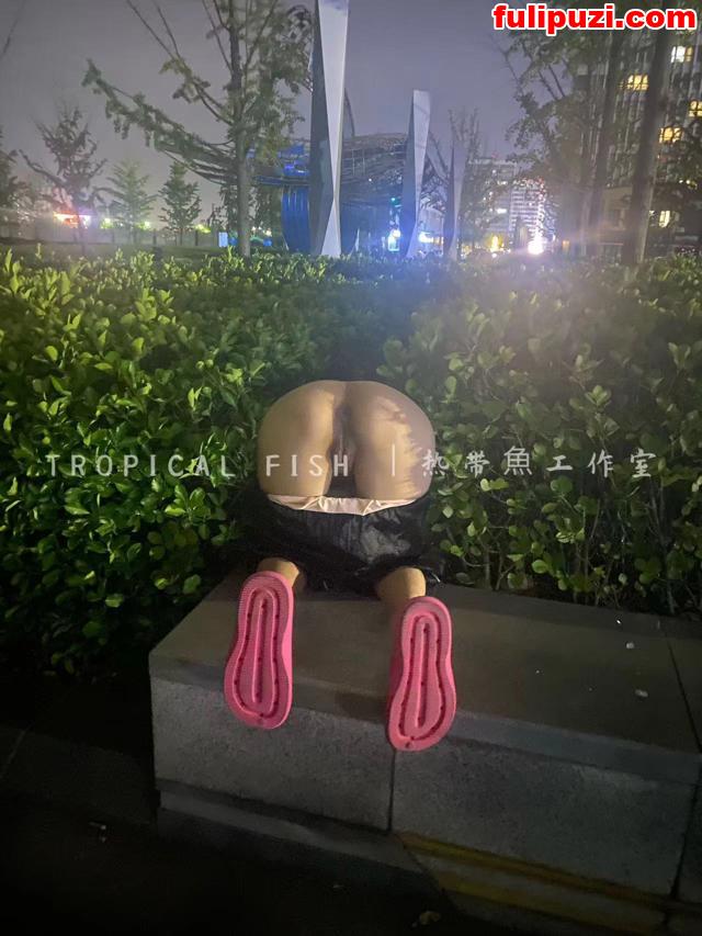SM大神【YUSHI鱼师】推特福利合集 约炮调教极品小母狗潮喷露出奴下奴【409P+177V/3.13G】