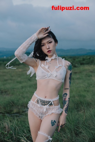 高冷女神褪下伪装化身母狗！ 高颜值纹身美女舌尖上的菊花推特大尺度自拍作品【678P+19V/257M】