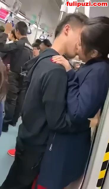 极品奇葩稀缺！大开眼界！500+部各种直播走光+公共场所啪啪被偷拍小视频【533V/16G】