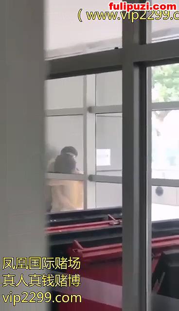极品奇葩稀缺！大开眼界！500+部各种直播走光+公共场所啪啪被偷拍小视频【533V/16G】
