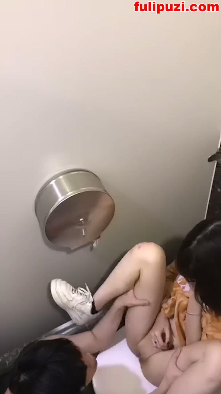 极品奇葩稀缺！大开眼界！500+部各种直播走光+公共场所啪啪被偷拍小视频【533V/16G】
