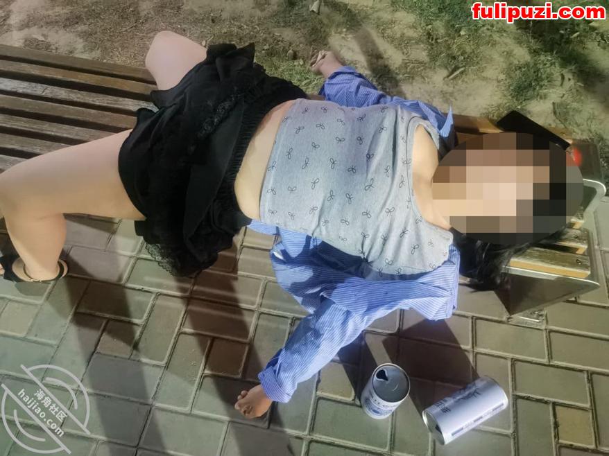 海角【续写金瓶梅】与骚妻和小姨子的风流韵事 试衣间内偷情小姨子不过瘾夜晚路边露出口爆【167P+33V/2.56G】