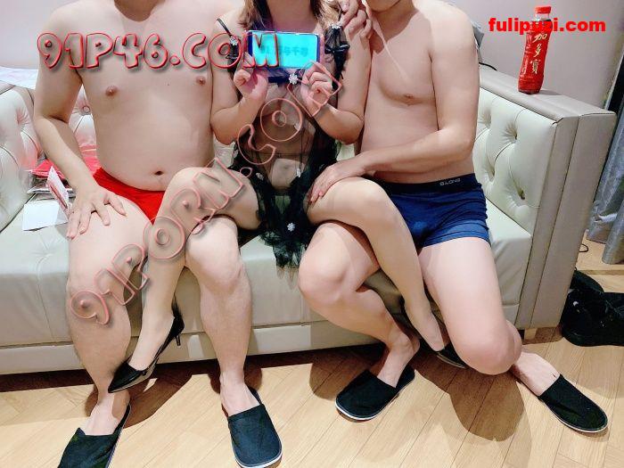 91大神【万与千寻】极品淫妻记录 元旦快乐带骚媳妇4P被操十多次高潮【808P/85M】