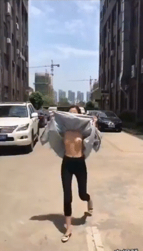 推特猎奇啪啪啪小视频系列4 模特走秀露奶牛人摩托车飞啪【176V/405M】