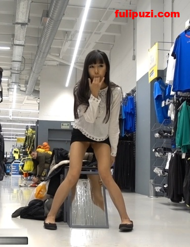 经典系列：宜家之后的又一网黄打卡圣地？亚裔骚女迪卡侬潮喷门事件高清原版【1V/340M】