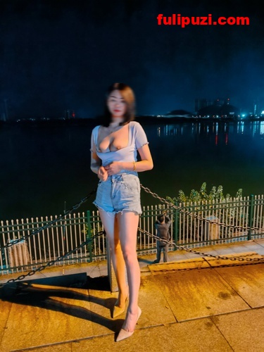 微胖天花板！ 超级反差的眼镜妹【恋瑾】户外超诱惑发骚露出，微露脸【53P/23M】