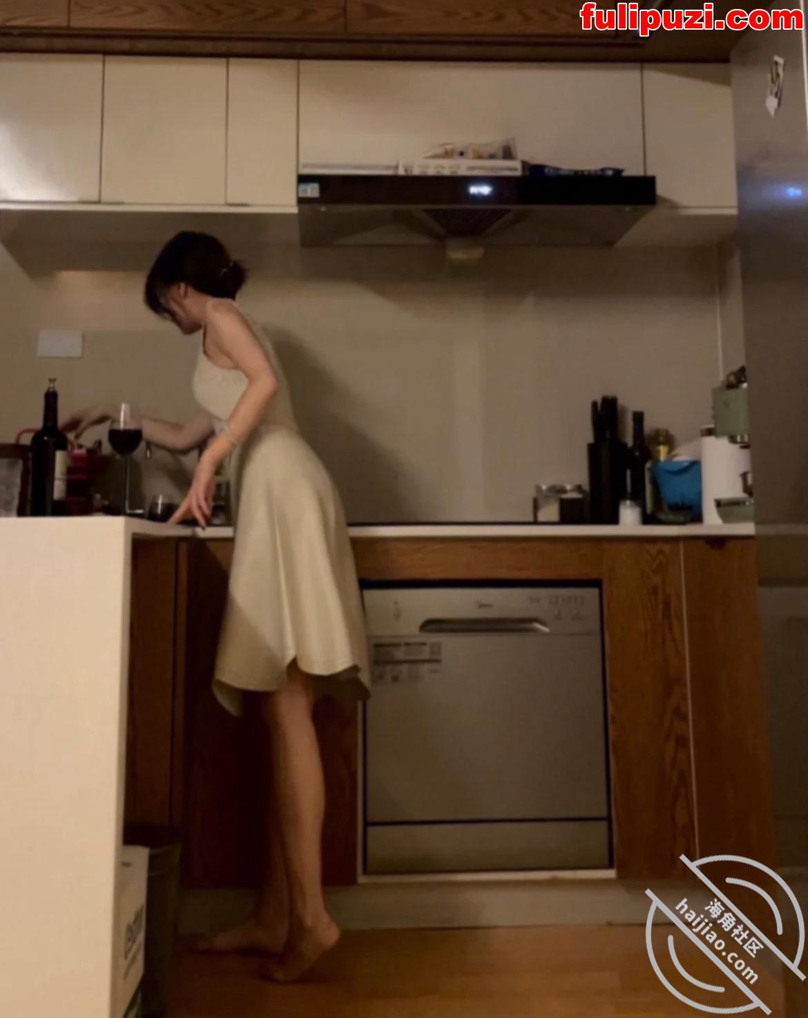 海角【希望堂妹是女朋友】极品白虎 忘带钥匙在楼梯间强操堂妹【42P+5V/569M】
