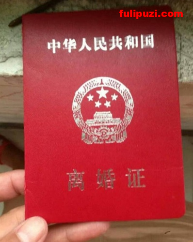 海角最美极品离婚骚妈对儿子下手 穿黑丝给儿子口交被儿子爆插高潮三次【400P+15V/2.74G】