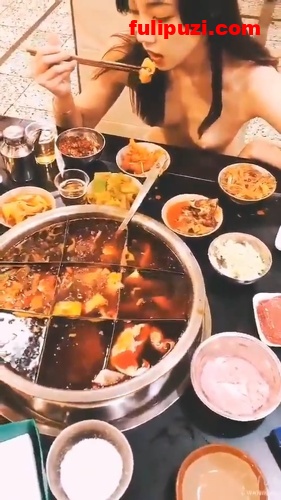 国内外饭馆餐桌上的淫乱行为合集 俩妹子激吻香艳名场面【43V/273M】