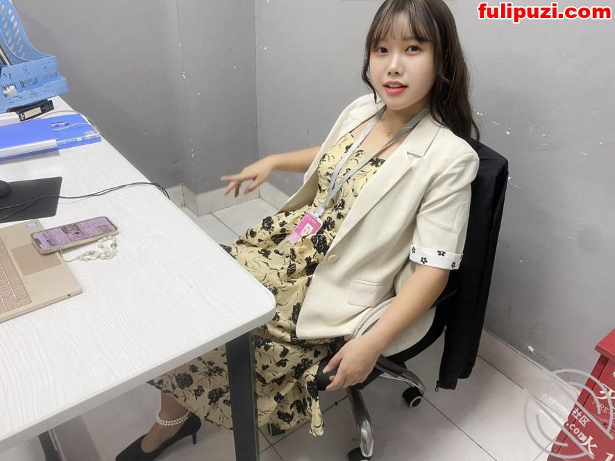 海角【舅妈的爱情故事】乱伦后续2 把舅妈按在公司厕所当狗操&爆操瑜伽服A8老妈【341P+12V/2.36G】