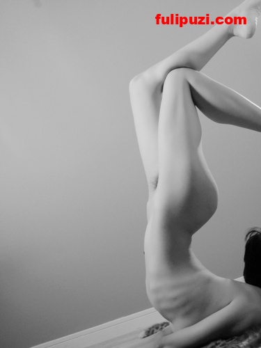 推特瑜伽女神【Yoga请叫我老师】唯美诱惑自拍 裸体瑜伽各种姿势等你解锁！【980P+160V/580M】