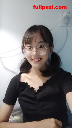 百度云高端泄密！西安师范可爱眼镜妹范程茹裸照自慰啪啪视频流出【4P+5V/245M】