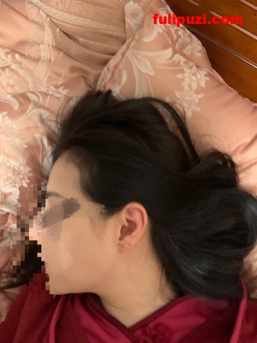 空姐系列5：万米高空的自慰！吉祥航空777航班空姐手机被黑，休息室啪啪视频流出【8P+1V/55M】