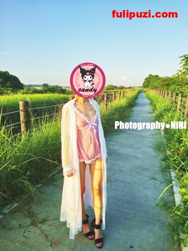真空渔网衣户外露出秀 阴毛旺盛的推特浪女【NiNi】绝版福利自拍【273P/71M】