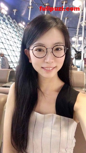 高颜值眼镜妹反差婊吴梦菲全集泄密 餐厅从容露奶一战封神【15P+23V/59M】