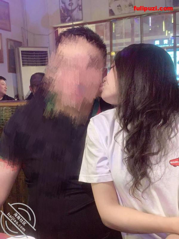 海角大神玩弄丰乳肥臀的少妇邻居全记录 老公在家睡觉跑出来被我操夹着精液回家【939P+50V/4.92G】