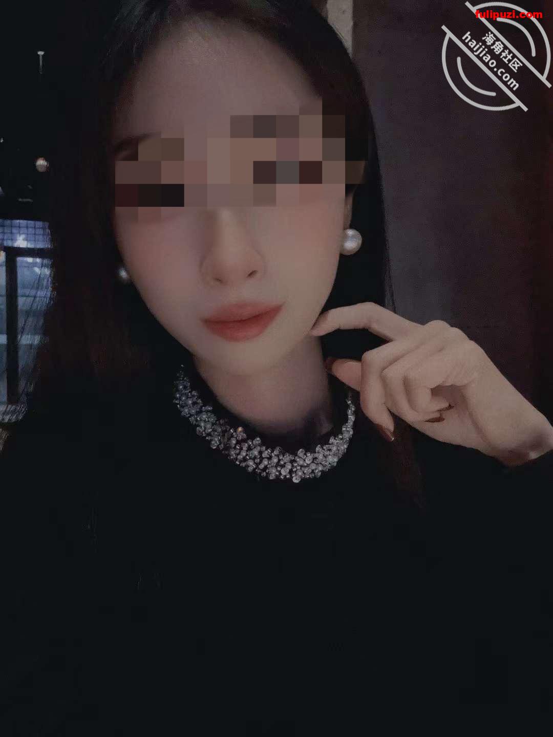 海角大神玩弄丰乳肥臀的少妇邻居全记录 老公在家睡觉跑出来被我操夹着精液回家【939P+50V/4.92G】