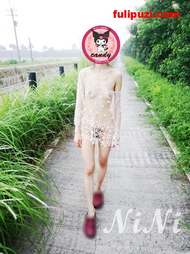 真空渔网衣户外露出秀 阴毛旺盛的推特浪女【NiNi】绝版福利自拍【273P/71M】