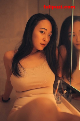 tumblr绝版系列：lao47大佬各种萌妹高清诱惑露脸自拍【93P/350M】