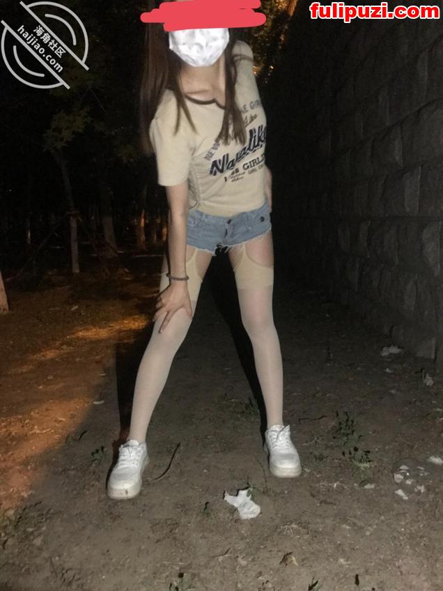 海角【和妹妹同居的生活】乱伦合集 把妹妹调教成乖母狗露出野战样样精通【1069P+32V/4.4G】