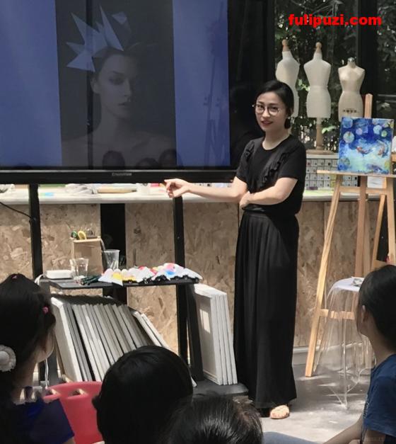 气质美女老师【 Zoemilf】私密照曝光 淫荡M腿自拍反差之大让人惊叹【100P+15V/1.3G】