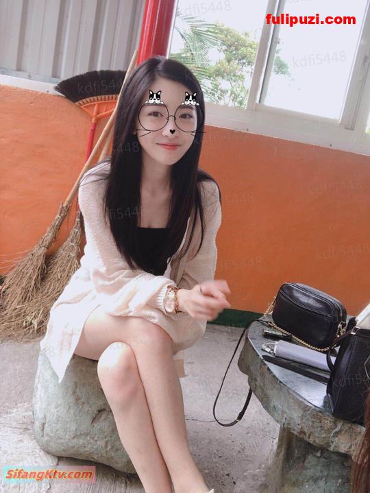 傻白甜高颜值美女被假经纪人忽悠脱光自慰喷水学狗爬[38P+1V/619M]