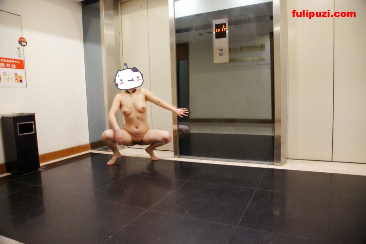 齐逼短裙下体真空餐厅商场疯狂暴露！推特小母狗湿嗒嗒的露出视图集【128P+34V/126M】